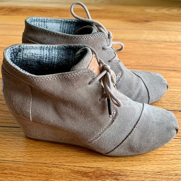 Toms Shoes - Toms beige Desert Wedge booties